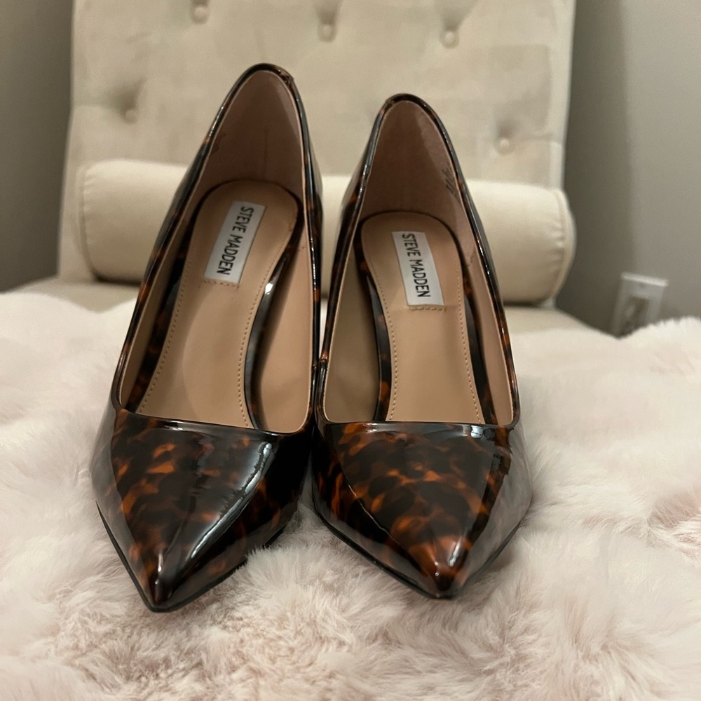 Steve Madden Brown Tortoise Patent Leather Pumps